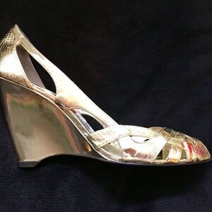 Sexy!! Beautiful Gold / Dress Shoes - Via Spiga NWT Candice size 9  4 inch heel
